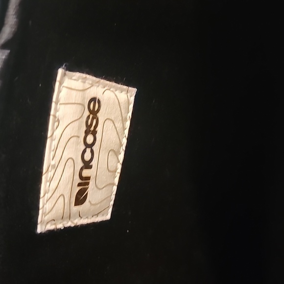 INCASE COMPUTER CASE BLACK - Picture 3 of 7